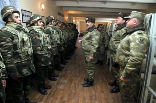 Министр обороны Азербайджана на линии фронта - ФОТО